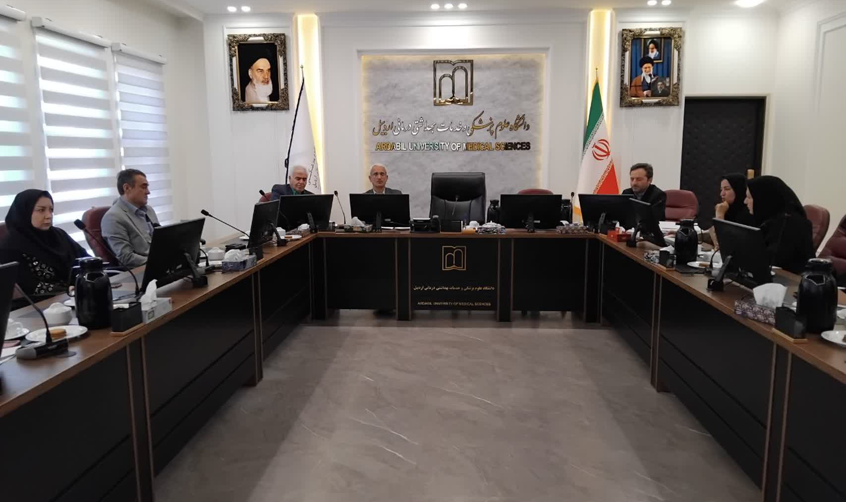 بررسی راهکارهای عملیاتی صیانت از جمعیت در دومین نشست ستاد جوانی جمعیت دانشگاه علوم پزشکی اردبیل