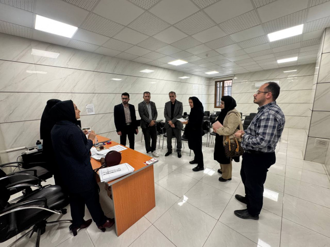 بازدید مدیر گروه برنامه های مرکز مدیریت شبکه و رئیس گروه پرونده الکترونیک سلامت